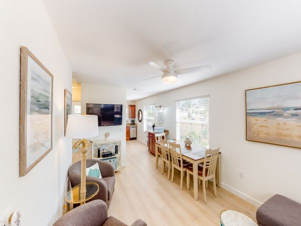 Lovely Duplex Short Walk to Beach