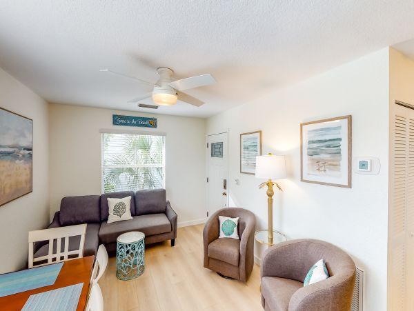 Lovely Duplex Short Walk to Beach