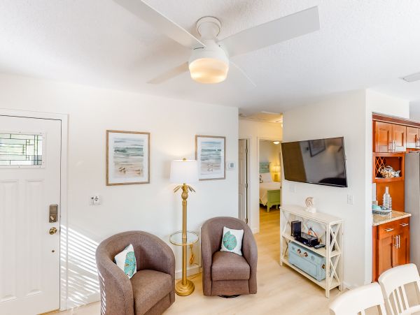 Lovely Duplex Short Walk to Beach