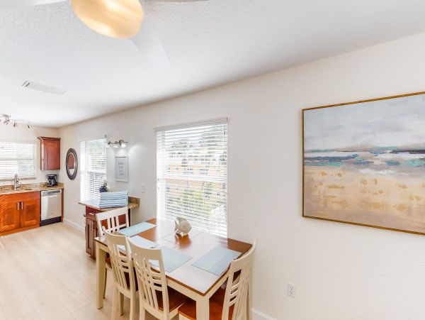 Lovely Duplex Short Walk to Beach