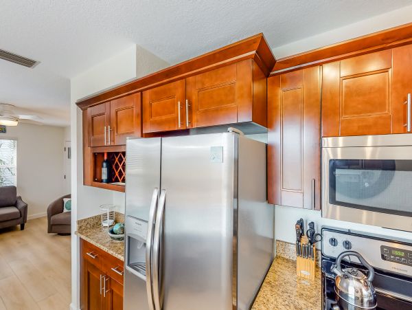 Lovely Duplex Short Walk to Beach