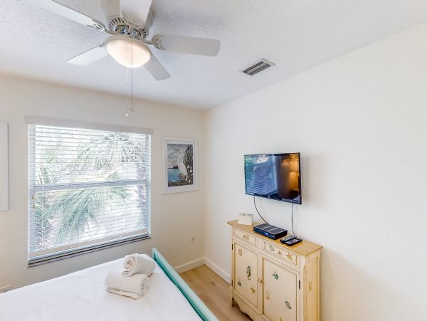 Lovely Duplex Short Walk to Beach