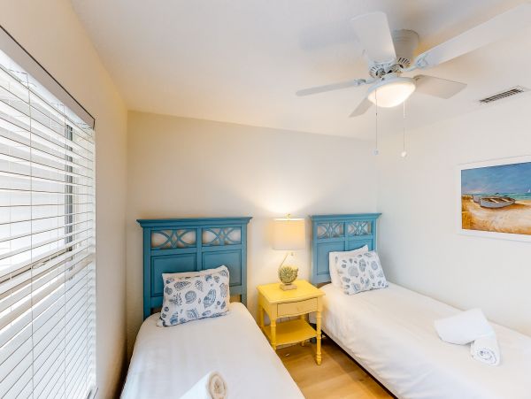Lovely Duplex Short Walk to Beach