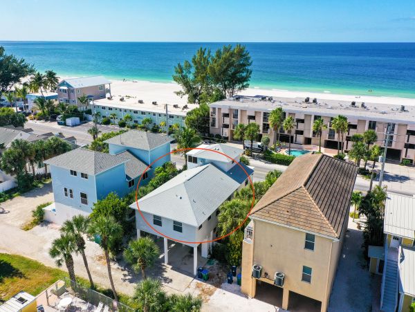 Lovely Duplex Short Walk to Beach