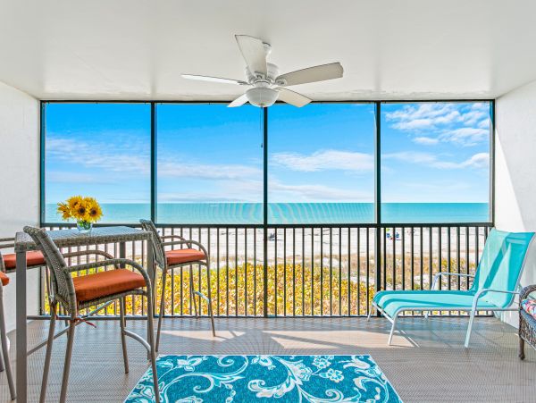 Beachfront 2 Bedroom Vacation Condo in Bradenton Beach