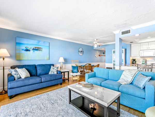 Beachfront 2 Bedroom Vacation Condo in Bradenton Beach