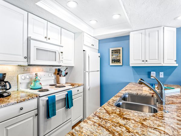 Beachfront 2 Bedroom Vacation Condo in Bradenton Beach