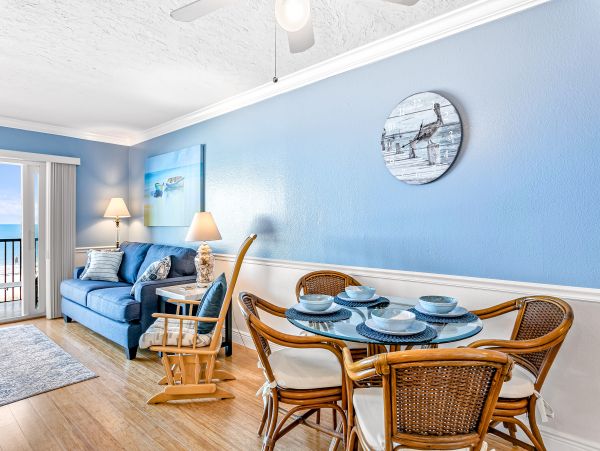 Beachfront 2 Bedroom Vacation Condo in Bradenton Beach
