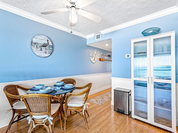 Beachfront 2 Bedroom Vacation Condo in Bradenton Beach