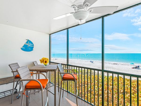 Beachfront 2 Bedroom Vacation Condo in Bradenton Beach