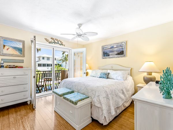 Beachfront 2 Bedroom Vacation Condo in Bradenton Beach
