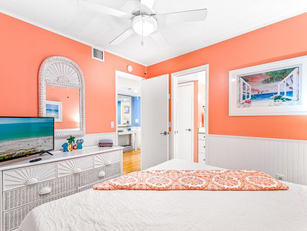 Beachfront 2 Bedroom Vacation Condo in Bradenton Beach