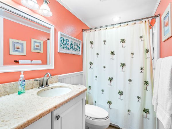 Beachfront 2 Bedroom Vacation Condo in Bradenton Beach