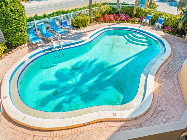 Beachfront 2 Bedroom Vacation Condo in Bradenton Beach