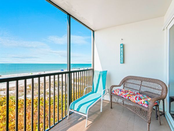 Beachfront 2 Bedroom Vacation Condo in Bradenton Beach