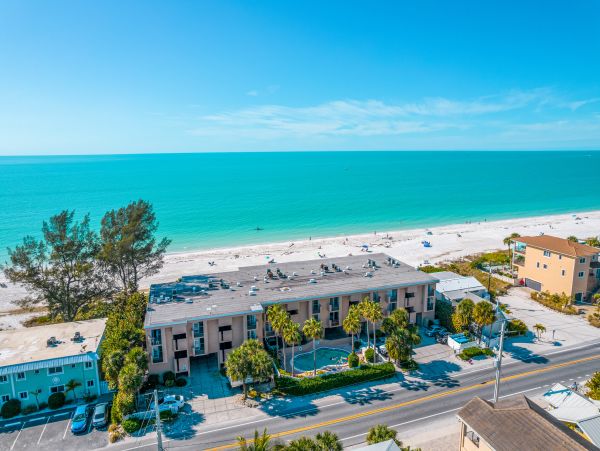 Beachfront 2 Bedroom Vacation Condo in Bradenton Beach