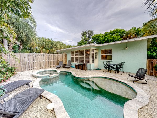 Holmes Beach Single Level Duplex with Private Pool Short Walk to Beach
