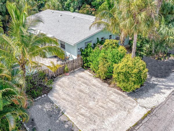 Holmes Beach Single Level Duplex with Private Pool Short Walk to Beach