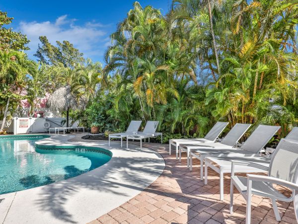 Anna Maria Walk to the Beach One Bedroom Vacation Suite