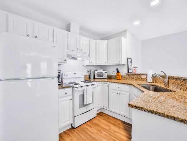 Anna Maria Walk to the Beach One Bedroom Vacation Suite