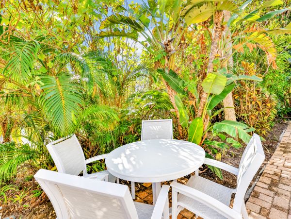 Anna Maria Walk to the Beach One Bedroom Vacation Suite