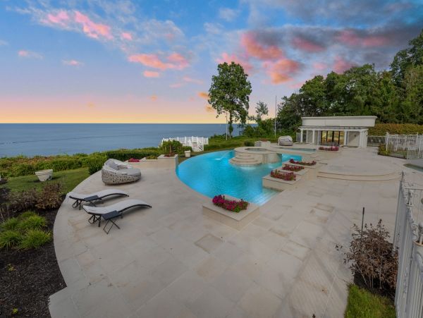 Port Jefferson Luxury Beach Mansion 2 Pools. Helipad.