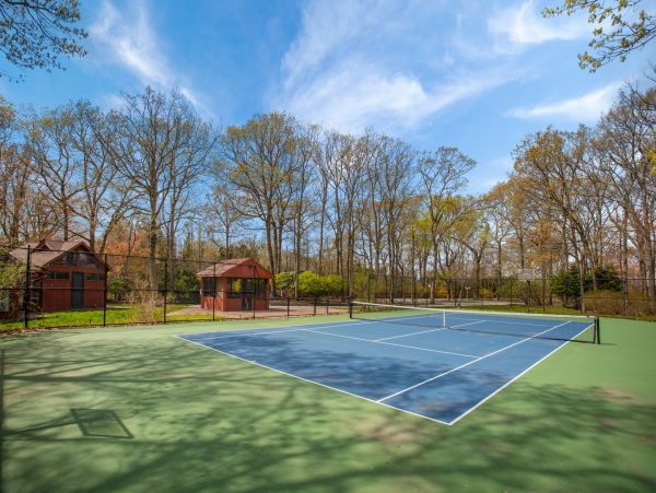 Port Jefferson Luxury Beach Mansion 2 Pools. Helipad.