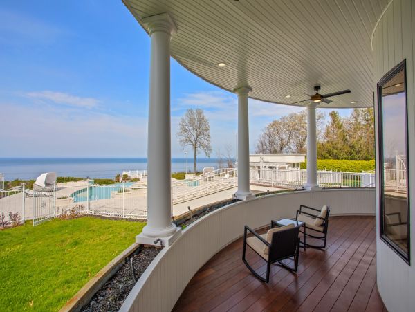 Port Jefferson Luxury Beach Mansion 2 Pools. Helipad.
