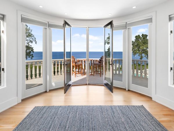 Port Jefferson Luxury Beach Mansion 2 Pools. Helipad.