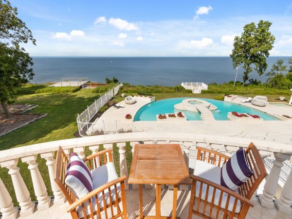 Port Jefferson Luxury Beach Mansion 2 Pools. Helipad.