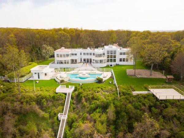 Port Jefferson Luxury Beach Mansion 2 Pools. Helipad.