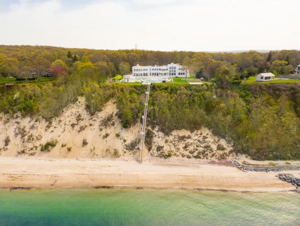 Port Jefferson Luxury Beach Mansion 2 Pools. Helipad.