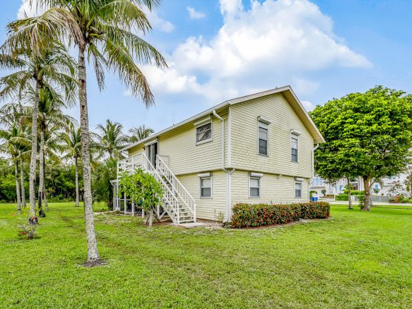 Bonita Springs Home 1007639