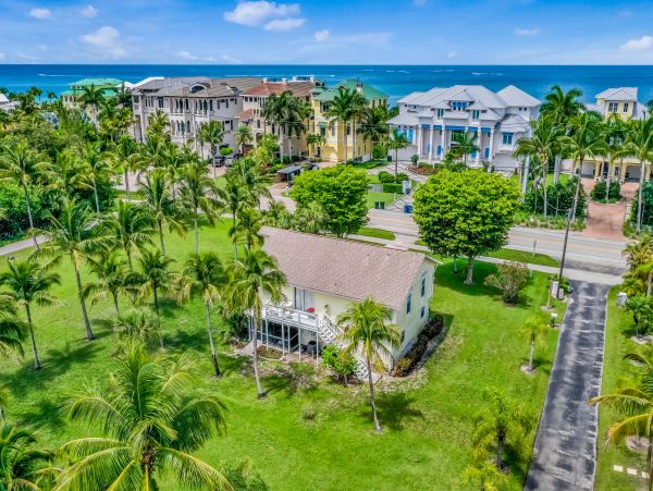 Bonita Springs Home 1007639