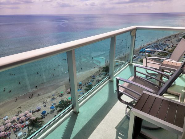 Beautiful 2 Bedroom Condo on the Beach in Hollywood FL Stunning Views