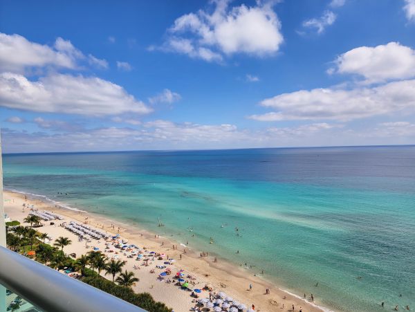 Beautiful 2 Bedroom Condo on the Beach in Hollywood FL Stunning Views