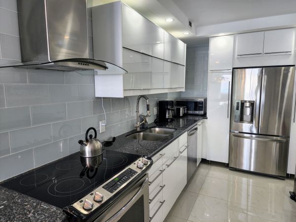 Beautiful 2 Bedroom Condo on the Beach in Hollywood FL Stunning Views