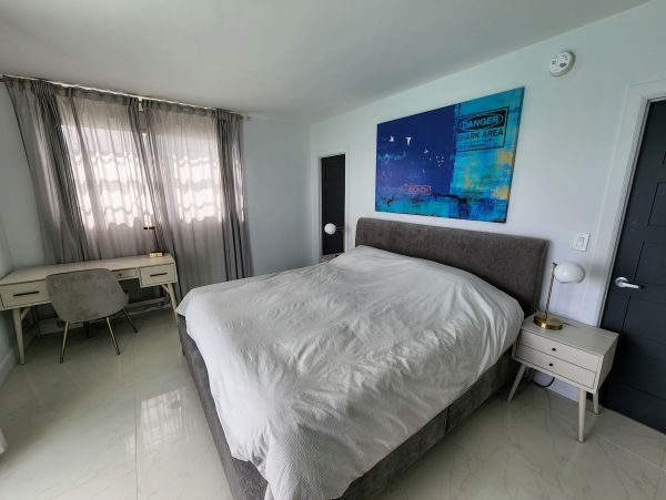 Beautiful 2 Bedroom Condo on the Beach in Hollywood FL Stunning Views