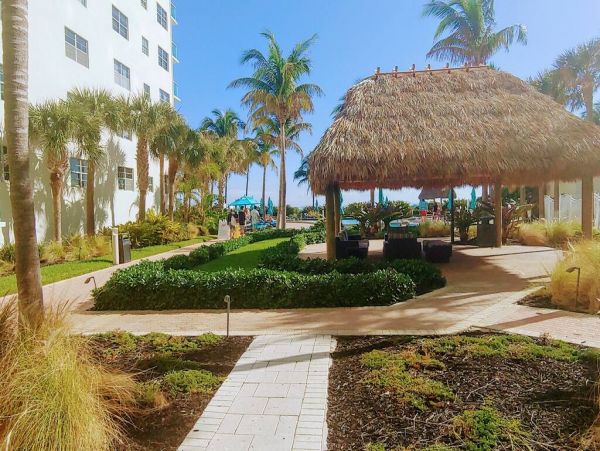 Beautiful 2 Bedroom Condo on the Beach in Hollywood FL Stunning Views