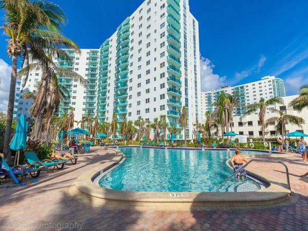 Beautiful 2 Bedroom Condo on the Beach in Hollywood FL Stunning Views