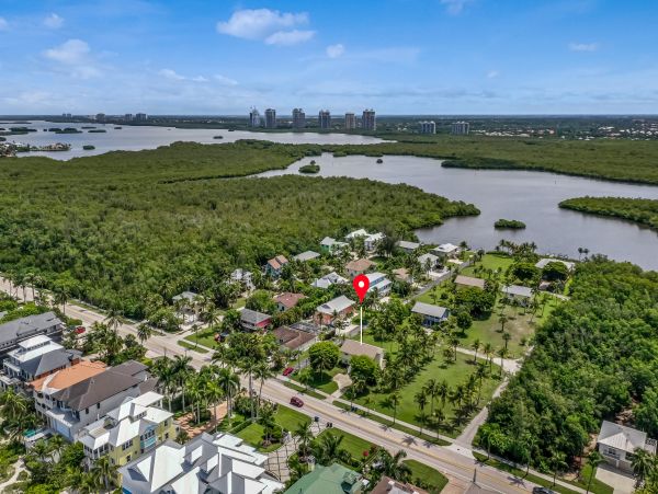 Bonita Springs Home 1007645