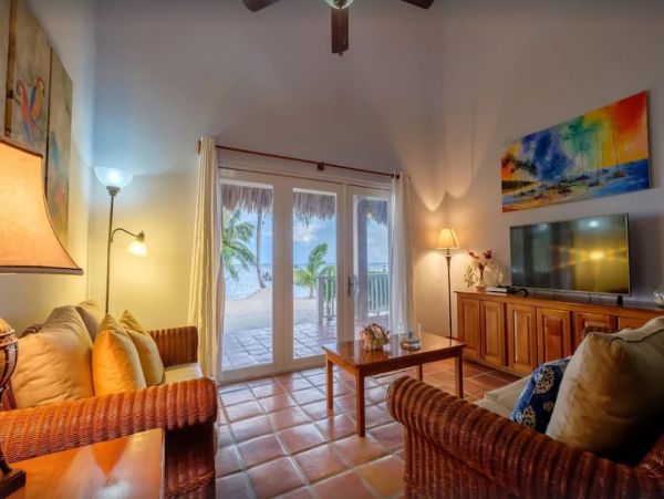 Charming Beach-Front 3 Bedroom Villa in Belize