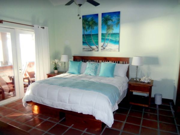 Charming Beach-Front 3 Bedroom Villa in Belize