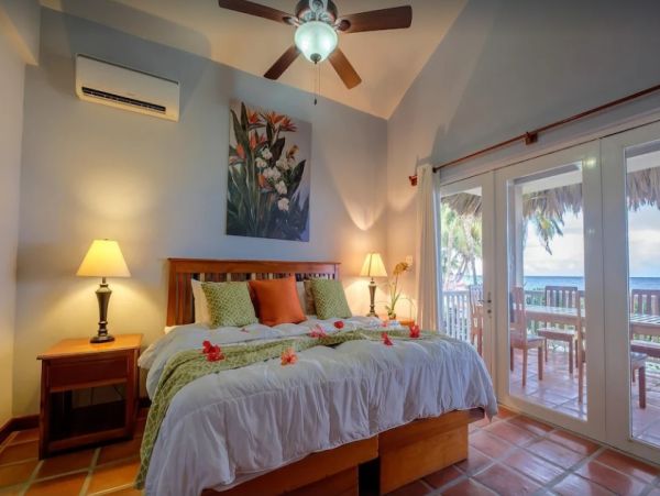 Charming Beach-Front 3 Bedroom Villa in Belize