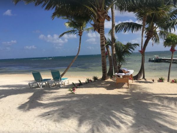 Charming Beach-Front 3 Bedroom Villa in Belize