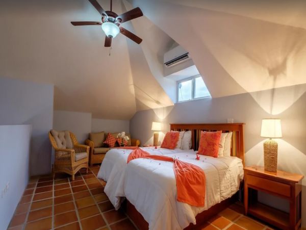 Charming Beach-Front 3 Bedroom Villa in Belize