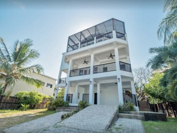 Walk to Beach Ambergris Caye Vacation Villa Three Bedroom
