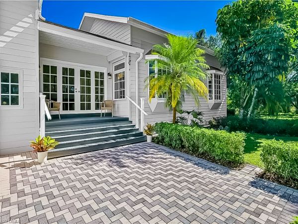Bonita Springs Home 1007656