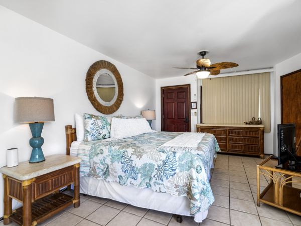 Kailua-Kona Luxury Oceanfront Retreat with Pool and Spa