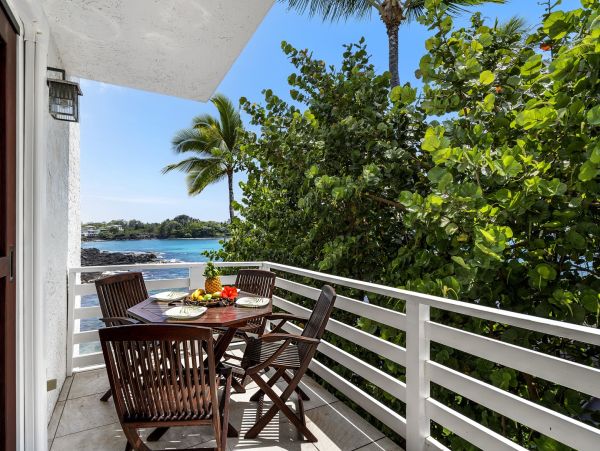 Kailua-Kona Luxury Oceanfront Retreat with Pool and Spa